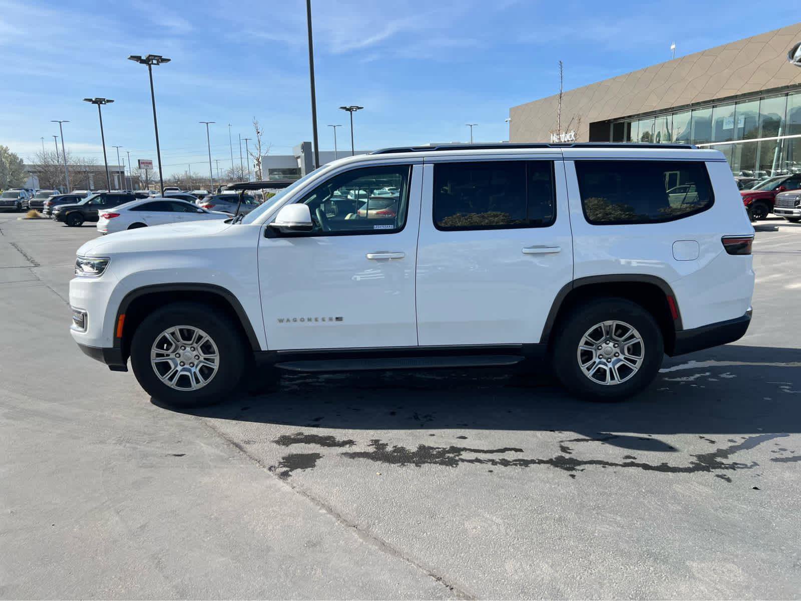 Used 2022 Jeep Wagoneer Series I AWD/4WD image 12