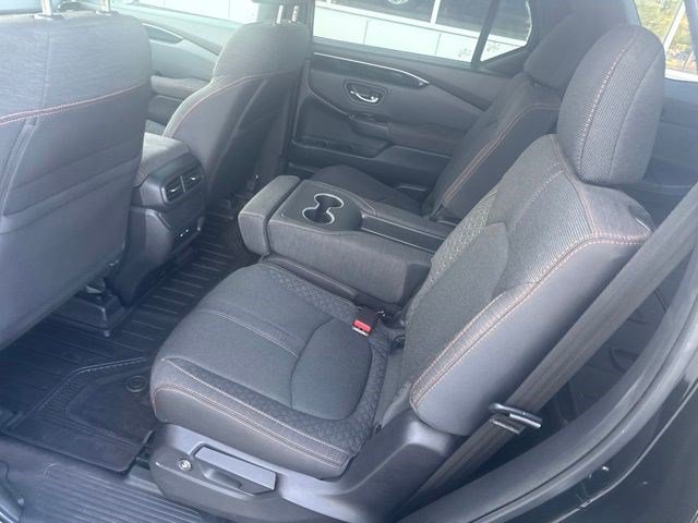 Used 2025 Honda Pilot Sport image 11