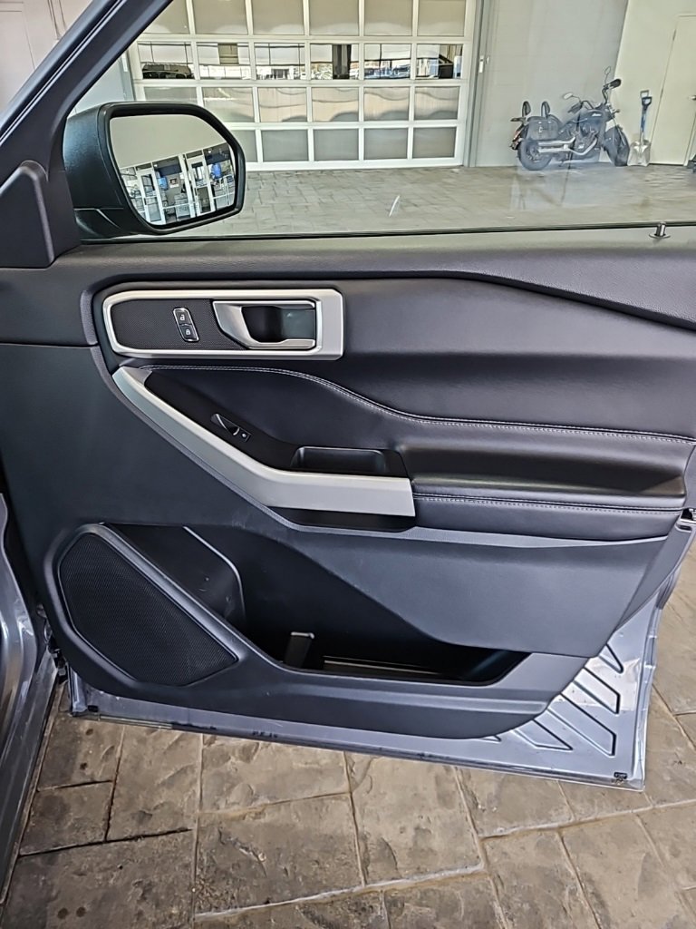 Used 2022 Ford Explorer XLT image 11