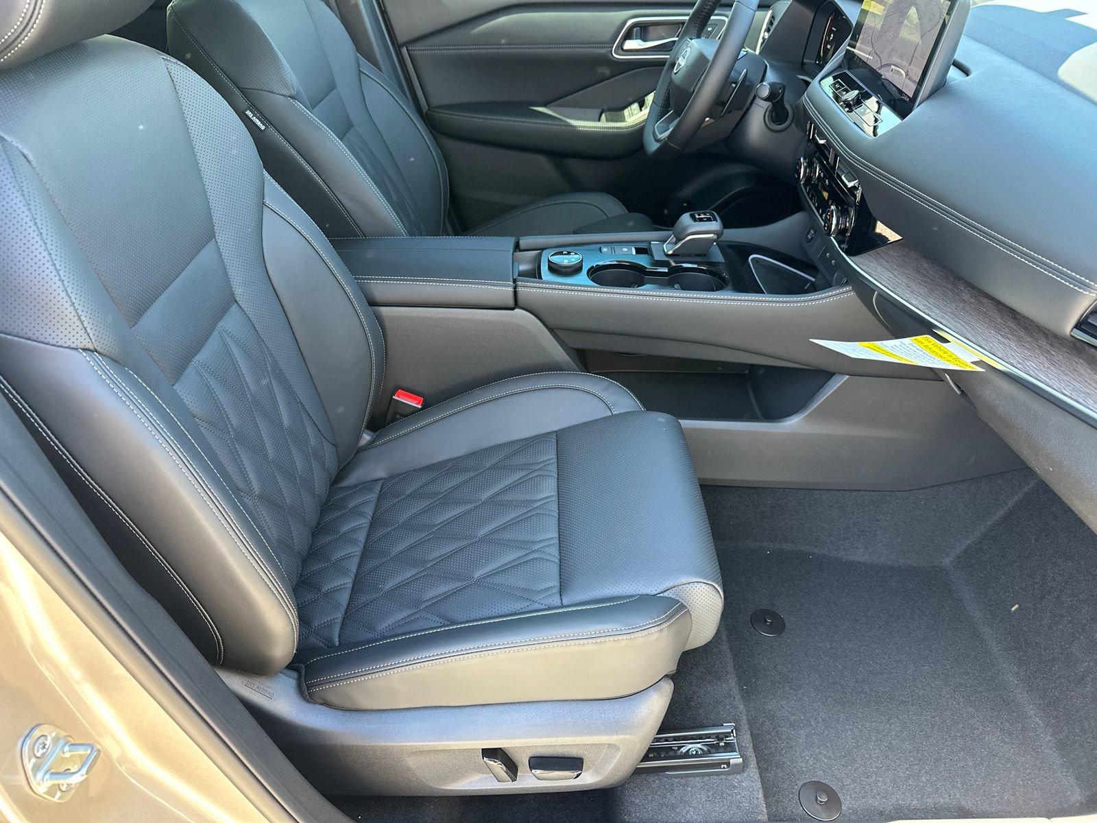 New 2026 Nissan Rogue Platinum w/ Platinum Premium Package image 11