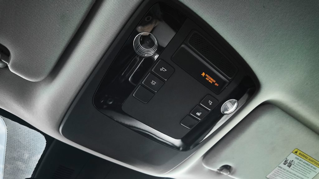 Used 2022 Kia Carnival LX FWD image 31