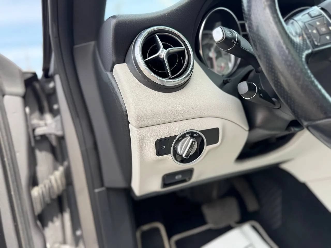 Used 2014 Mercedes-Benz CLA 250 4MATIC image 43