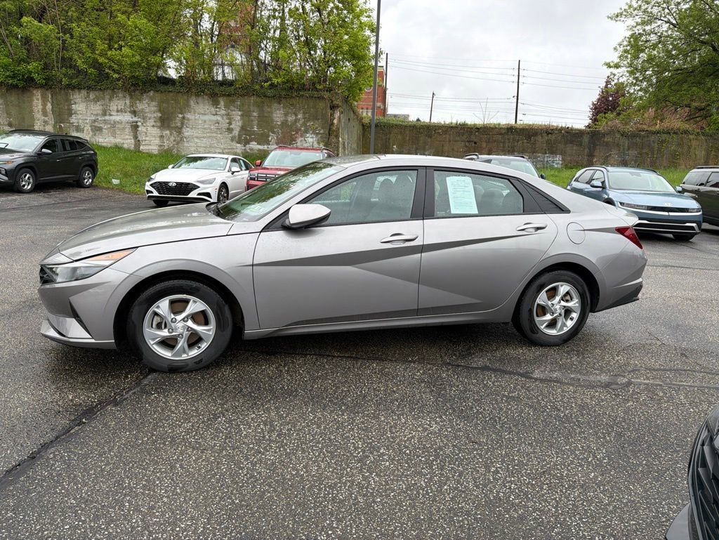 Certified 2023 Hyundai Elantra SE FWD image 4