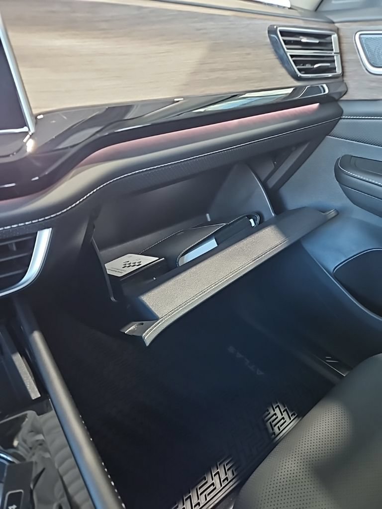 New 2026 Volkswagen Atlas SEL Premium R-Line AWD/4WD image 32