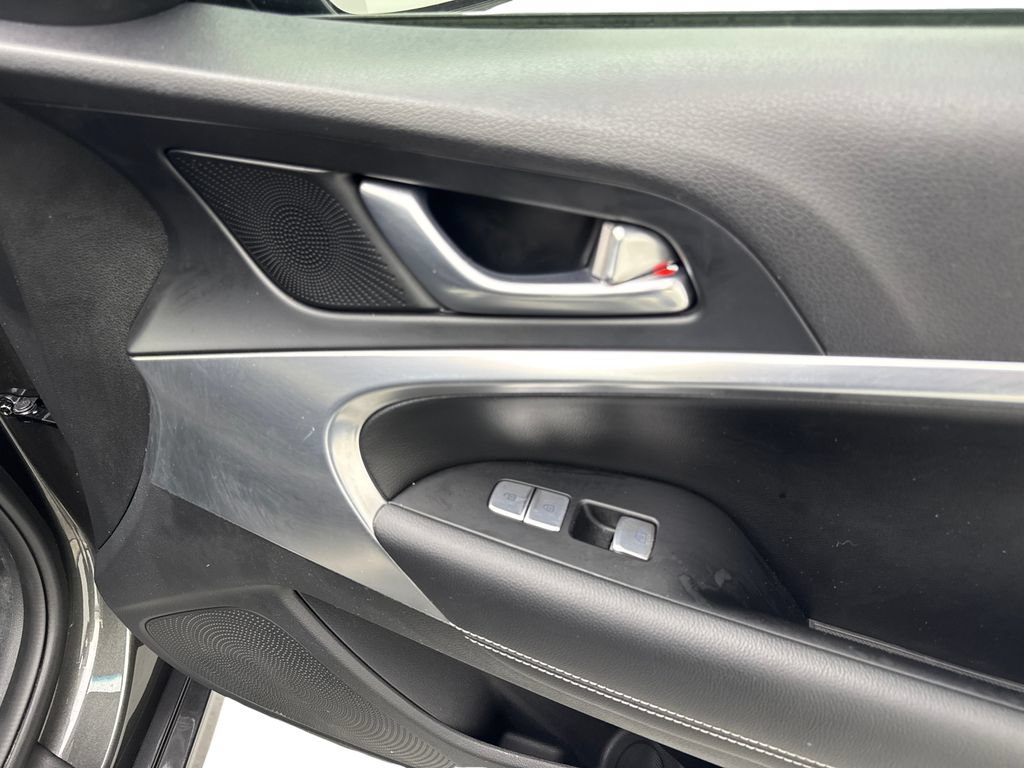 Used 2025 Genesis G70 2.5T RWD image 49