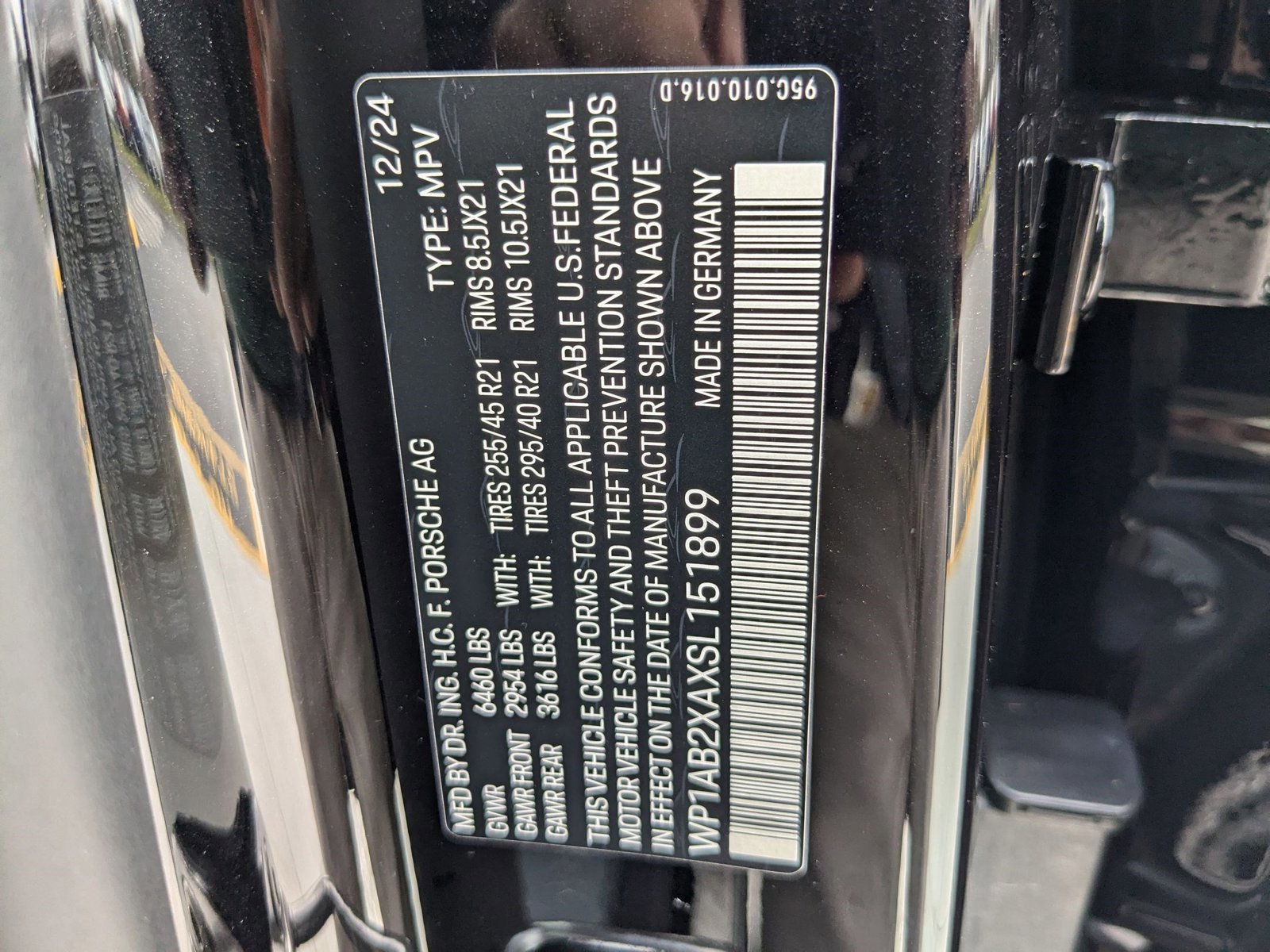 New 2025 Porsche Macan 4S Electric image 28