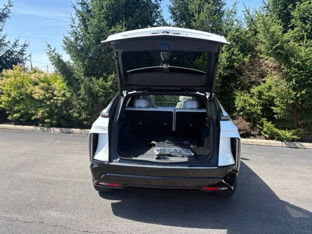 Certified 2024 Cadillac Lyriq Luxury AWD/4WD image 5