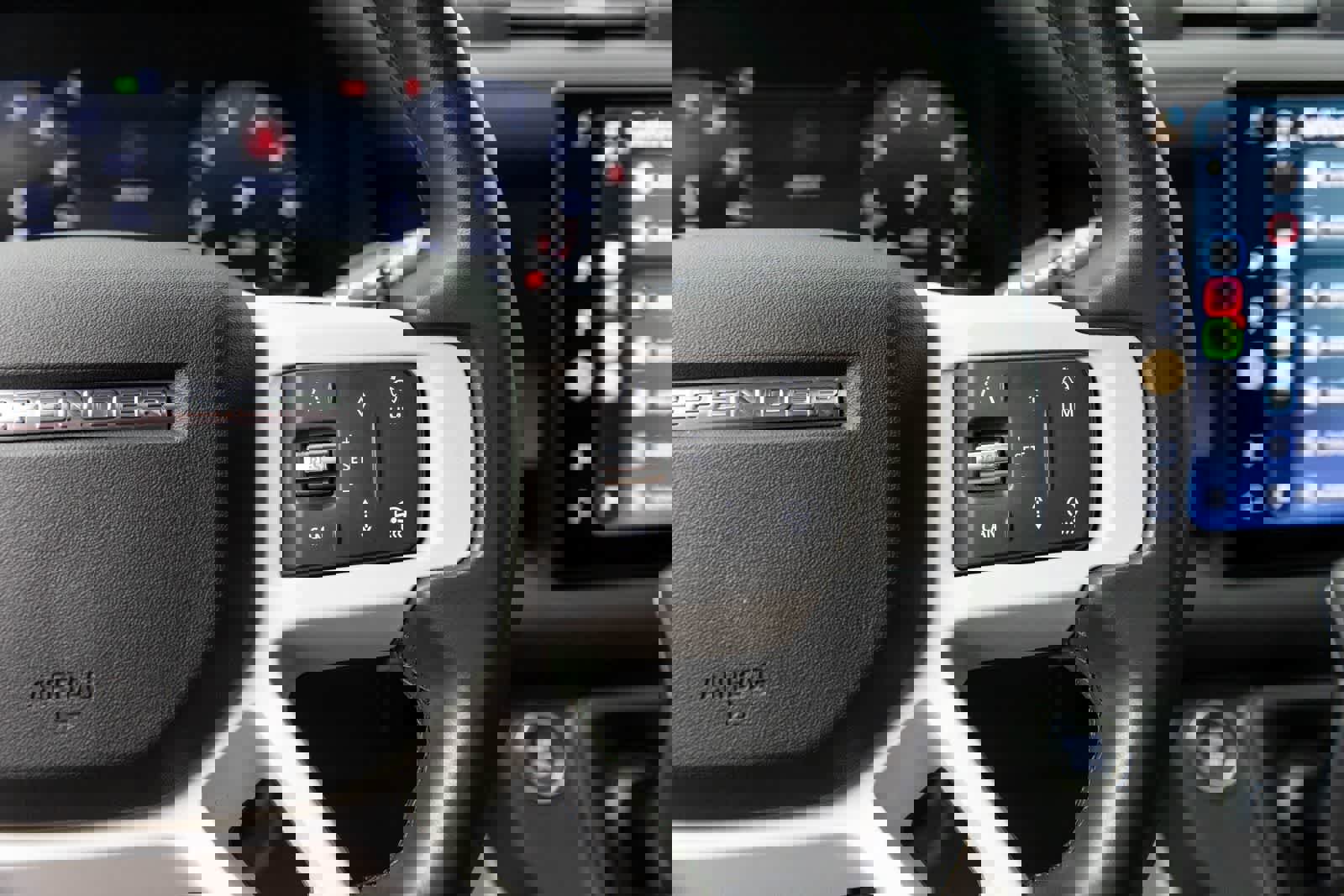 Used 2025 Land Rover Defender 110 S image 31