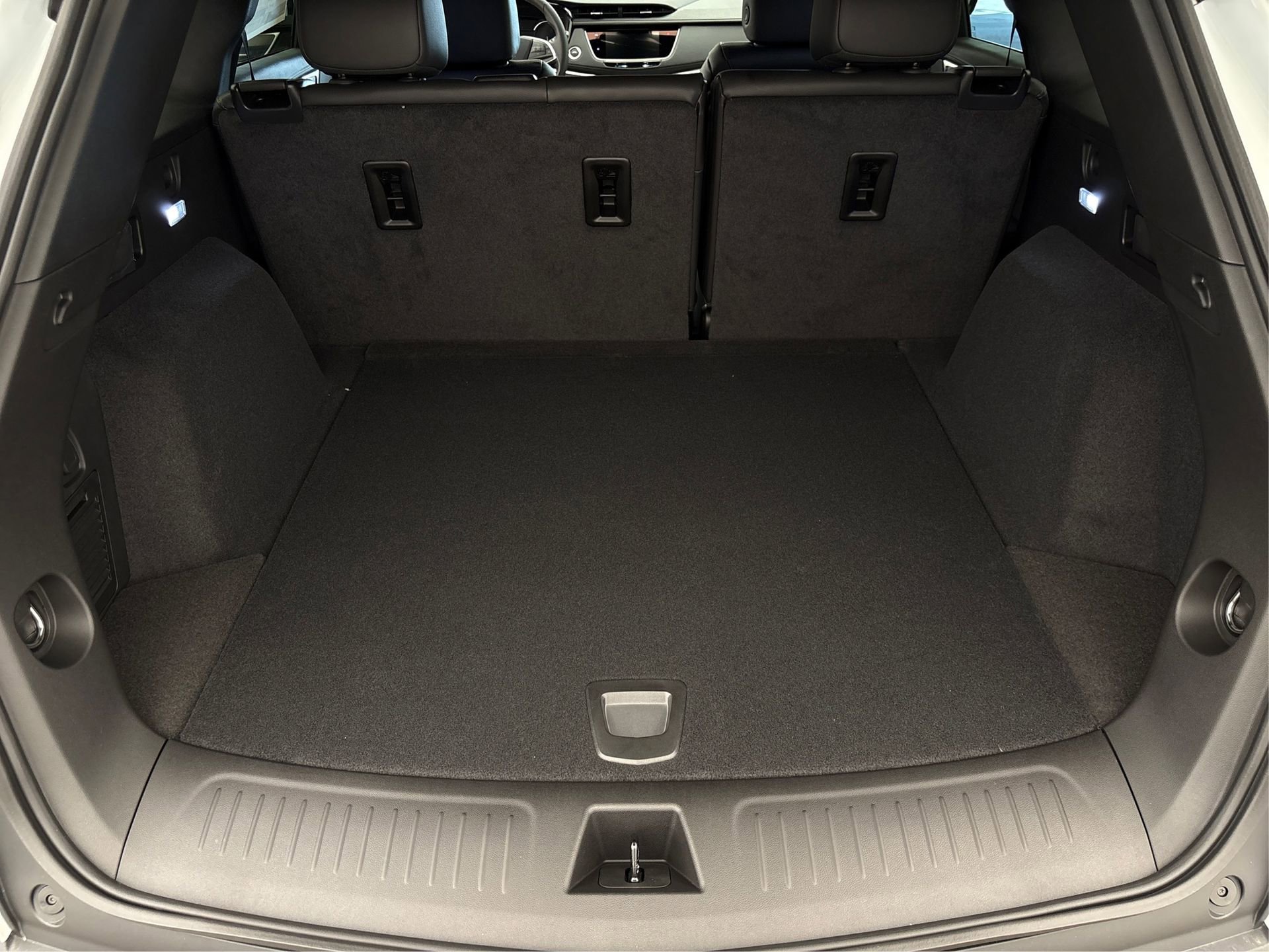 New 2025 Cadillac XT5 Luxury image 11