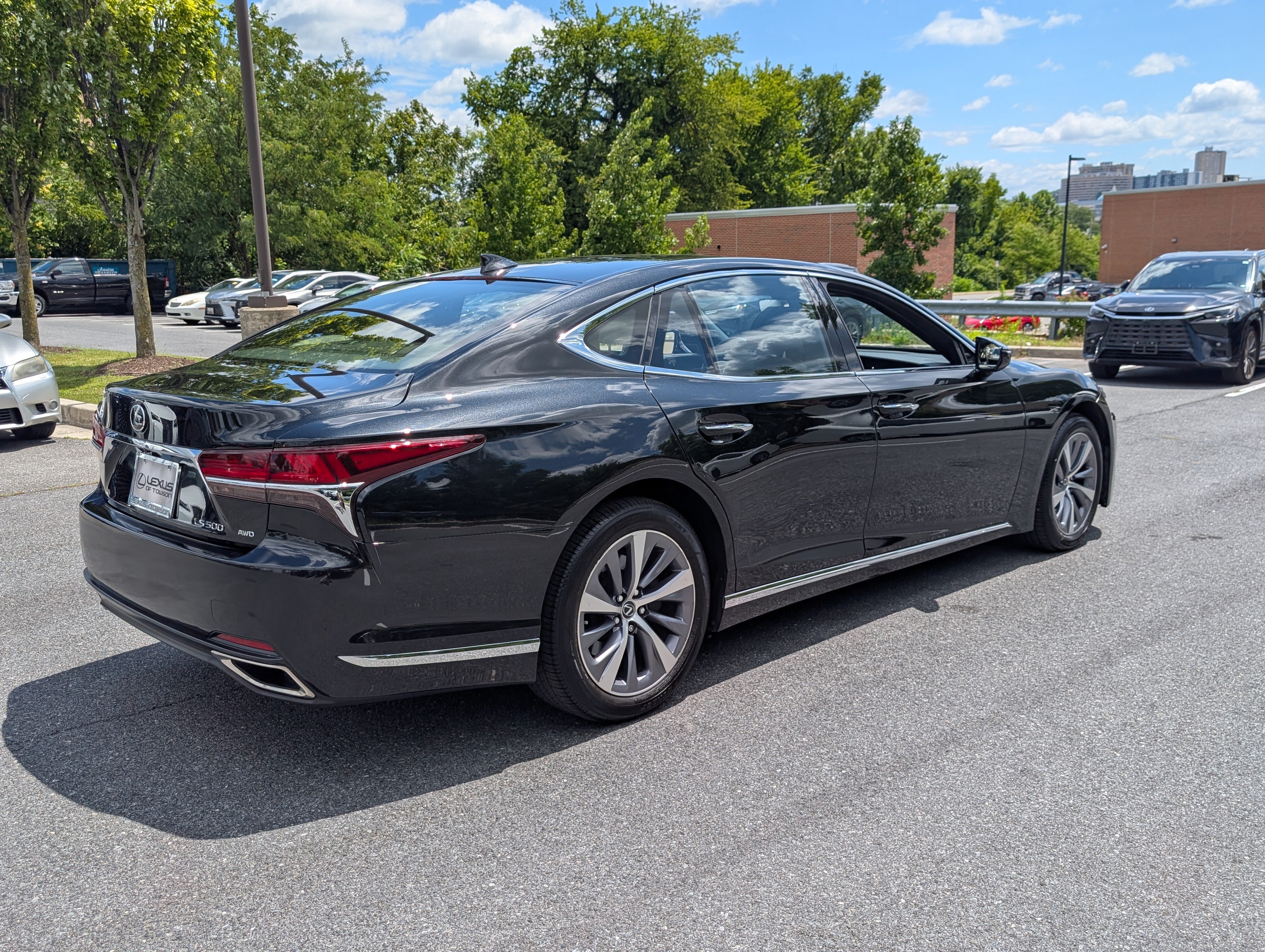 Used 2018 Lexus LS 500 AWD w/ Accessory Package (Z2) image 3