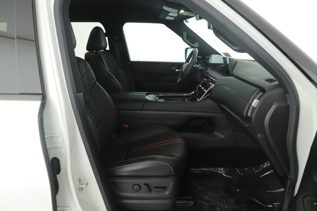 Used 2025 Nissan Armada PRO-4X image 4