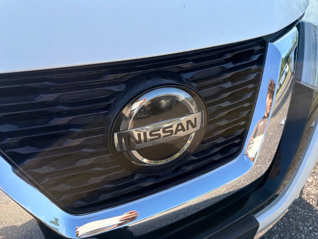 Used 2018 Nissan Rogue SV image 8