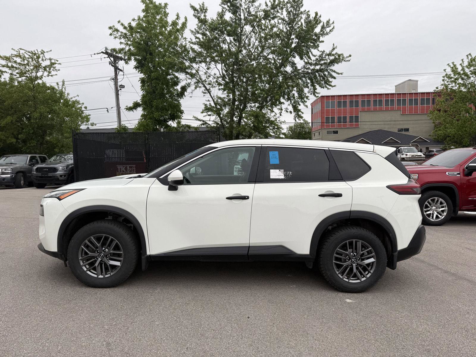 Used 2022 Nissan Rogue S AWD/4WD image 6
