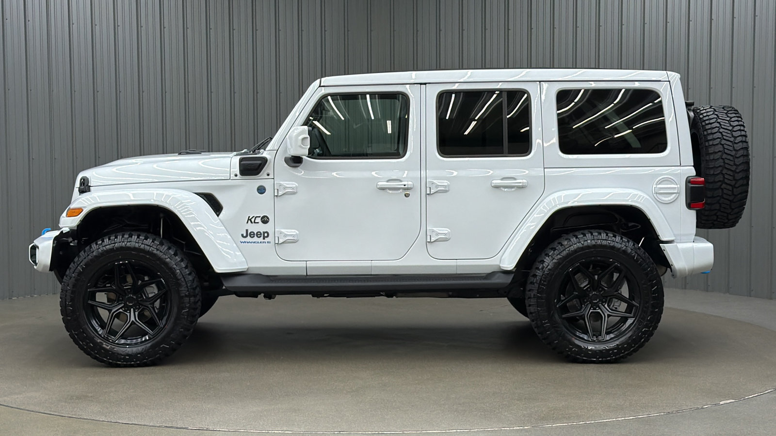 Used 2024 Jeep Wrangler High Altitude AWD/4WD image 2