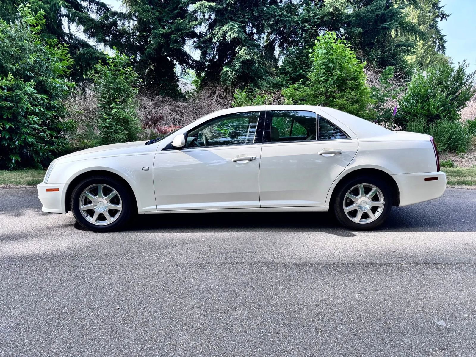 Used 2005 Cadillac STS V8 w/ Preferred Equipment Group image 2