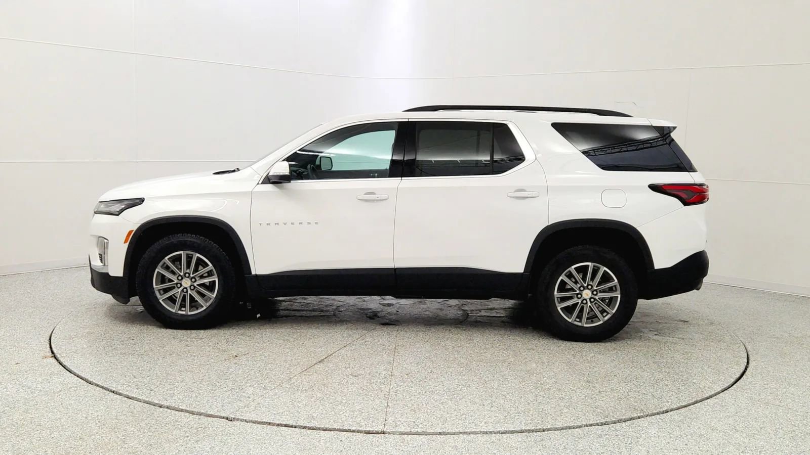 Used 2023 Chevrolet Traverse LT image 4