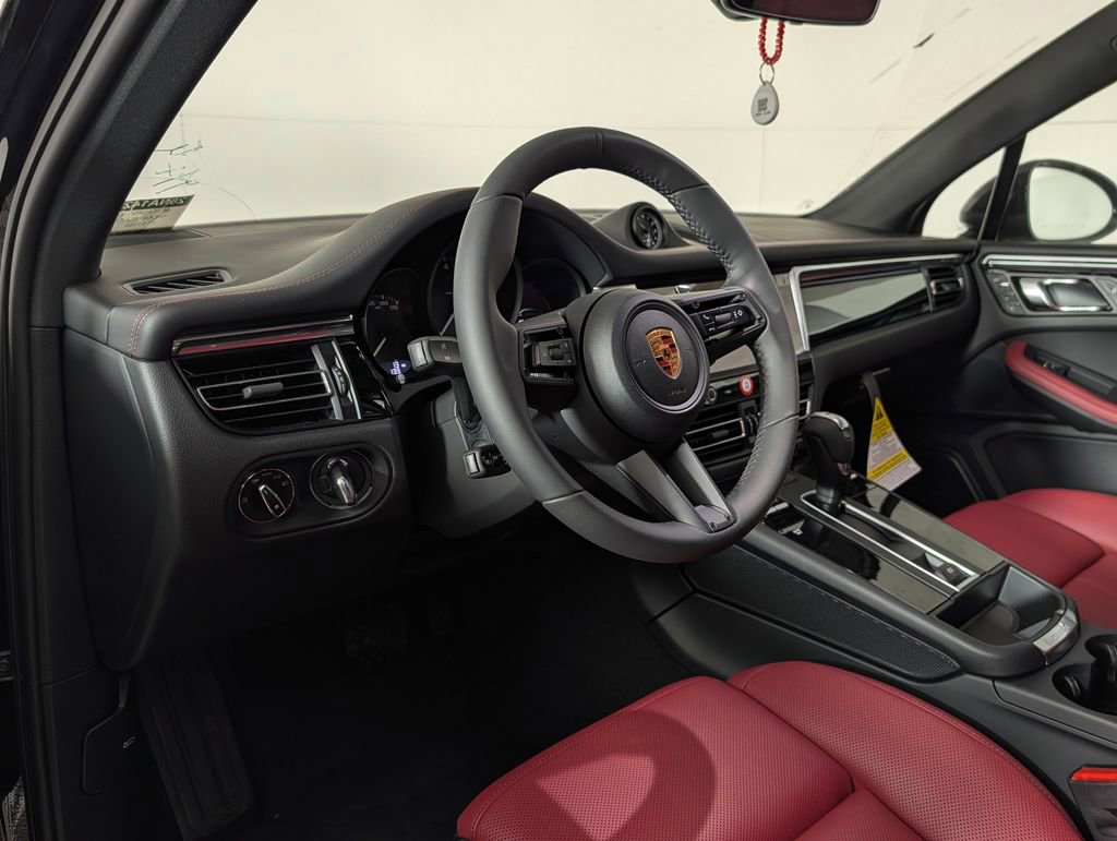 New 2026 Porsche Macan image 4