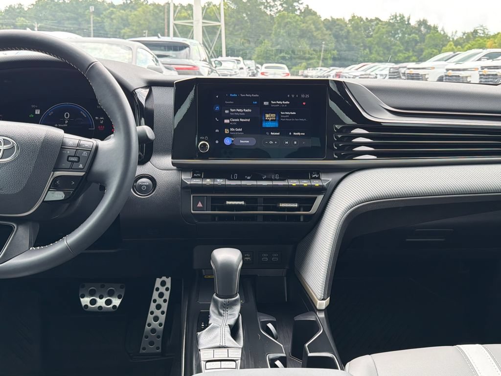 Used 2025 Toyota Camry SE w/ Convenience Package FWD image 22