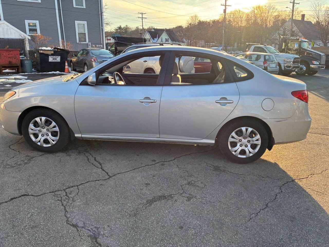 Used 2010 Hyundai Elantra GLS w/ Navigation Pkg 5 image 7