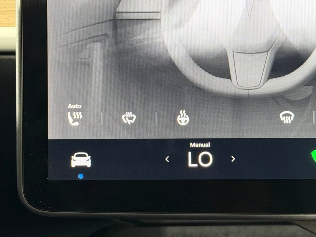 Used 2024 Tesla Model Y Long Range image 18