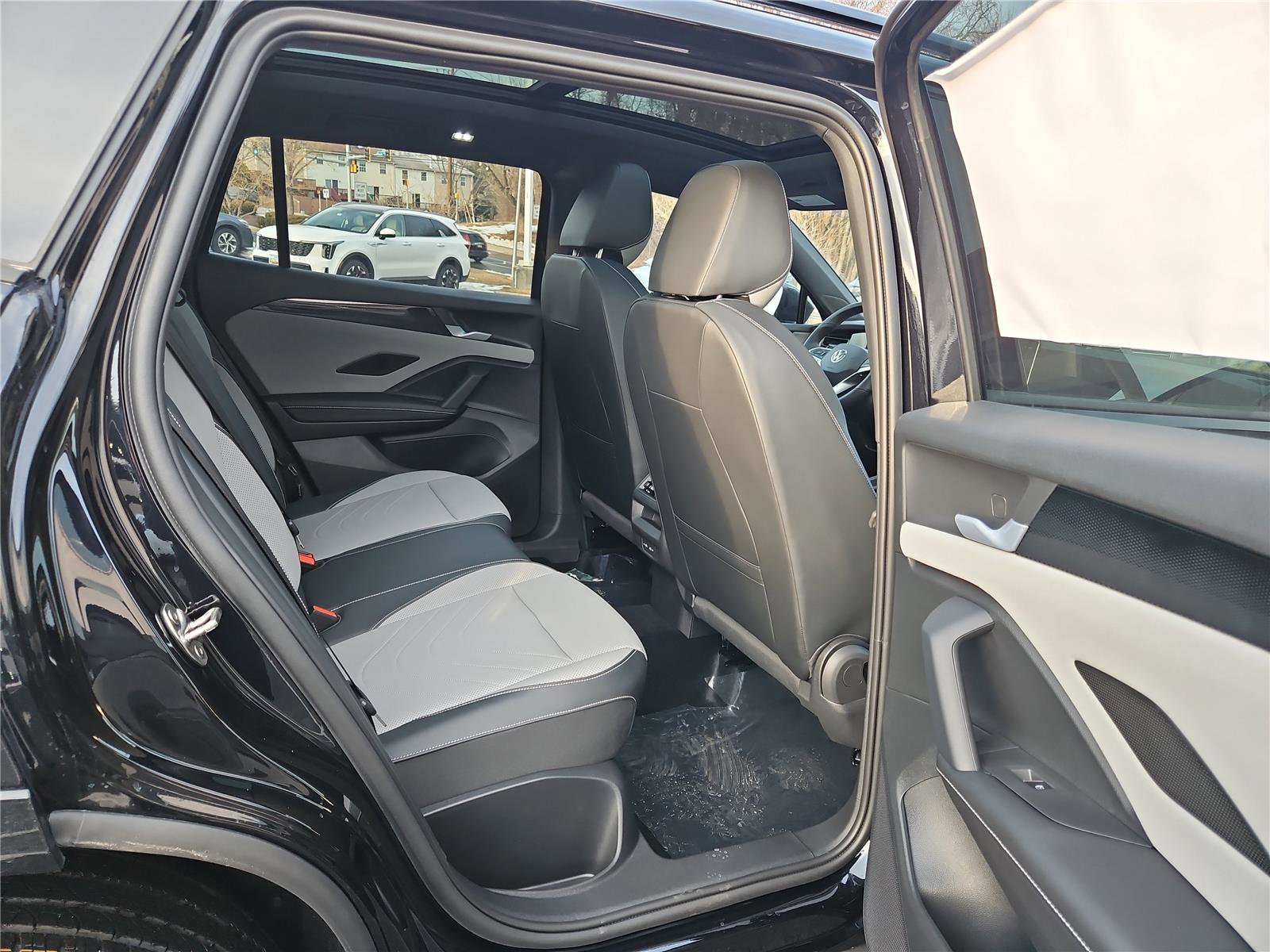 New 2026 Volkswagen Tiguan SE R-Line image 32