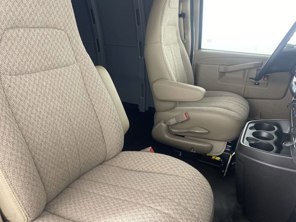 New 2025 Chevrolet Express 2500 Extended image 24