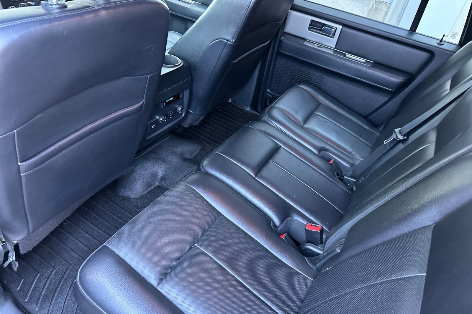 Used 2015 Ford Expedition EL XLT w/ Equipment Group 202A AWD/4WD image 13