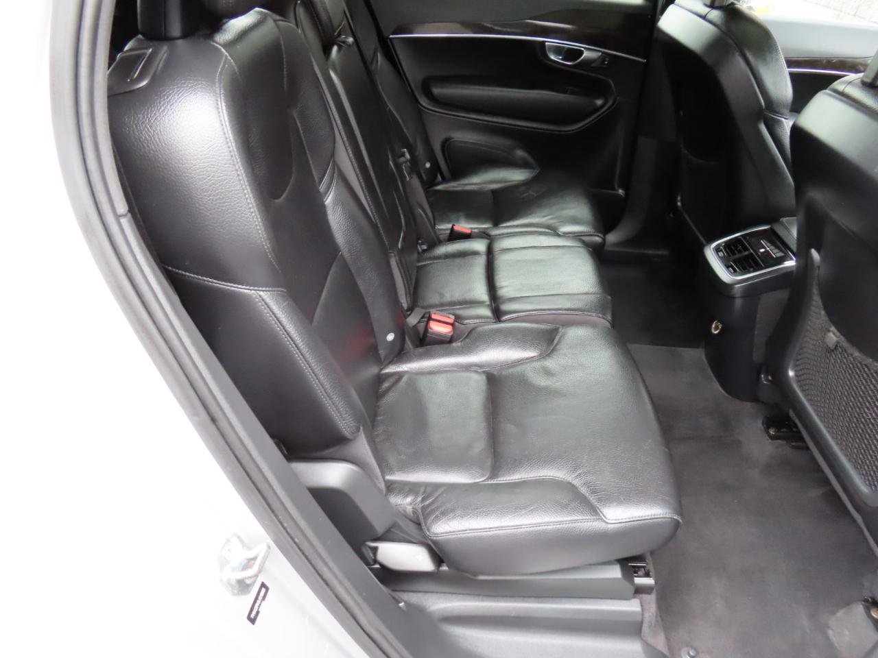 Used 2018 Volvo XC90 T6 Momentum w/ Convenience Package image 17