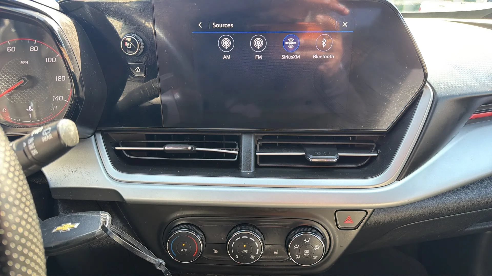 Used 2025 Chevrolet Trax RS FWD image 18