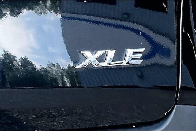 Used 2026 Toyota Sienna XLE FWD image 24