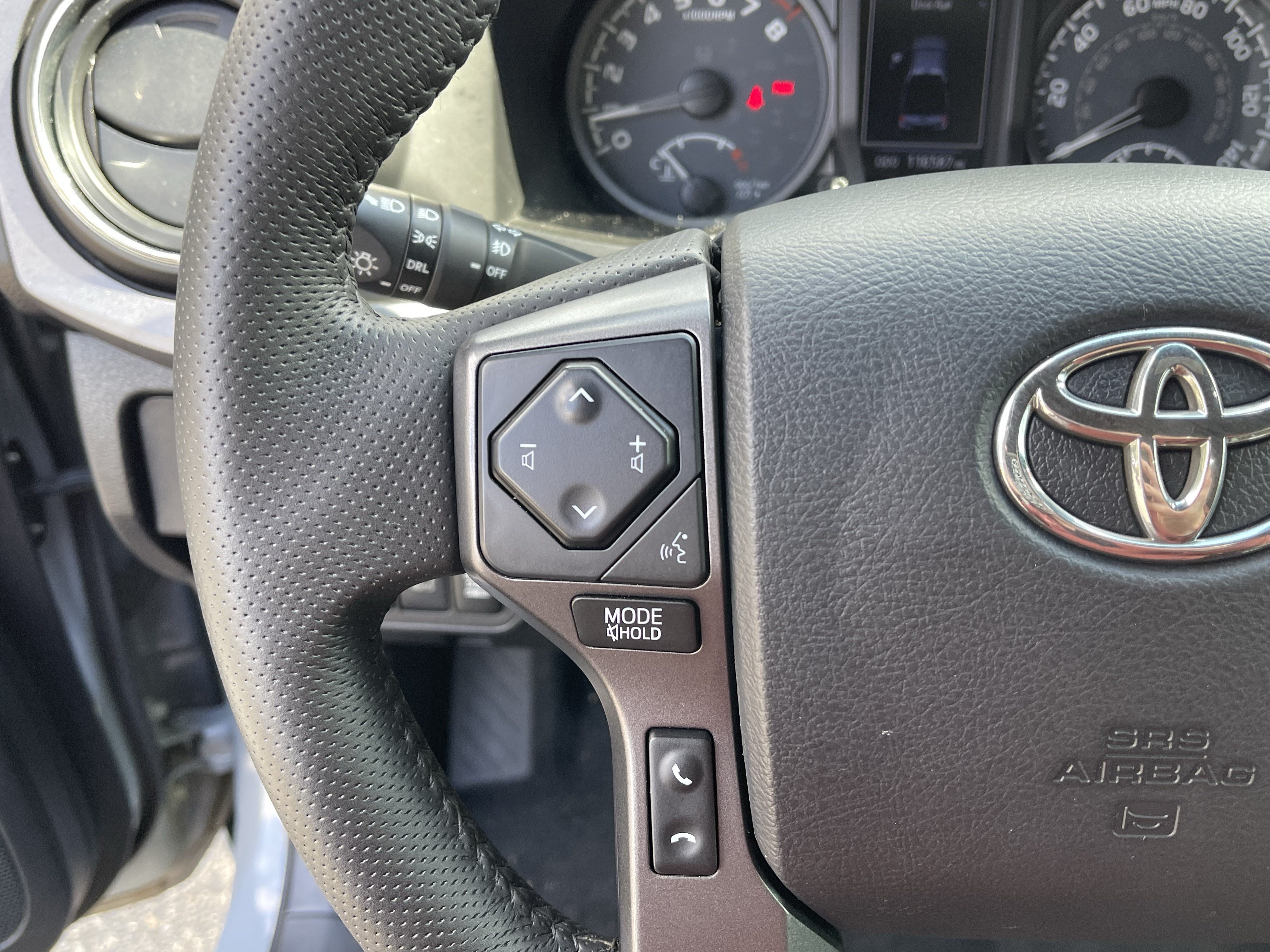 Certified 2018 Toyota Tacoma TRD Off-Road w/ Technology Package AWD/4WD image 18