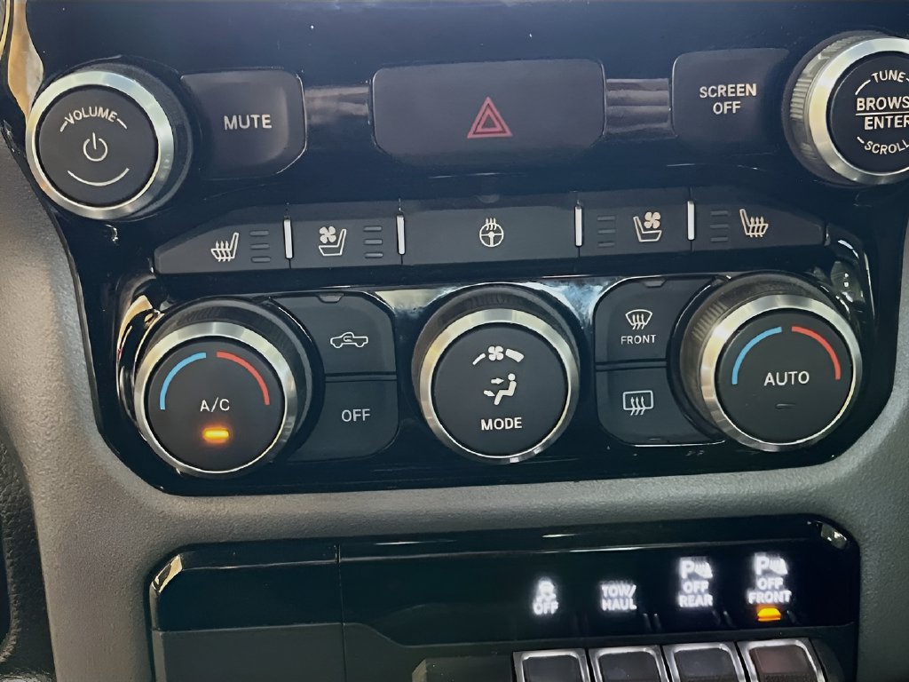 Used 2022 RAM 1500 Laramie AWD/4WD image 16