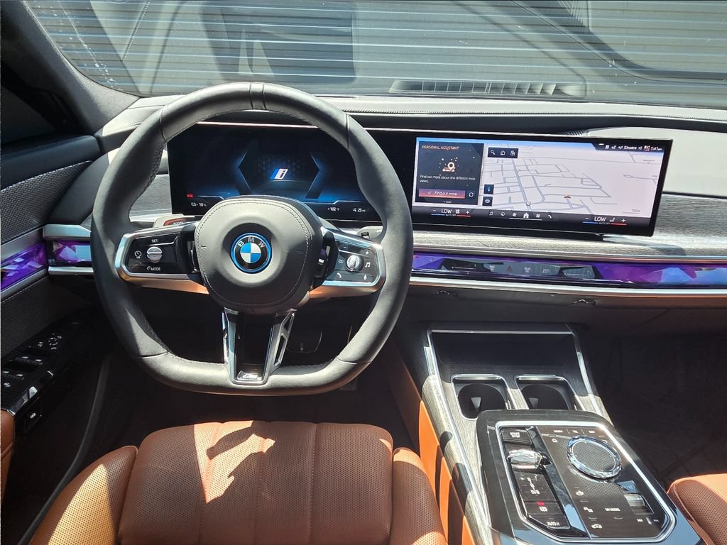 Used 2025 BMW i7 xDrive60 AWD/4WD image 8