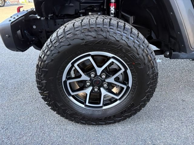 Used 2022 Jeep Gladiator Rubicon w/ LED Lighting Group AWD/4WD image 13