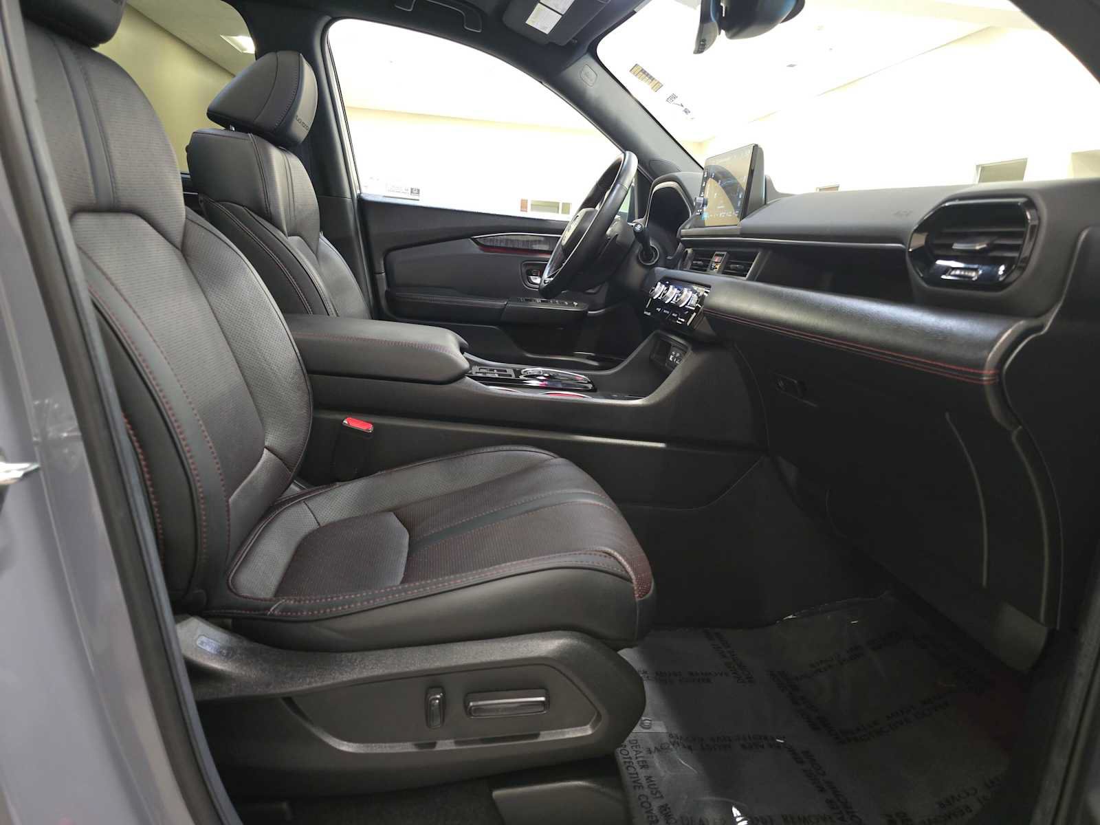Used 2025 Honda Pilot Black Edition image 30