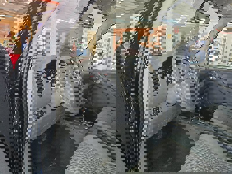 Used 2020 Nissan Frontier SV w/ Midnight Edition Floor Mats image 8