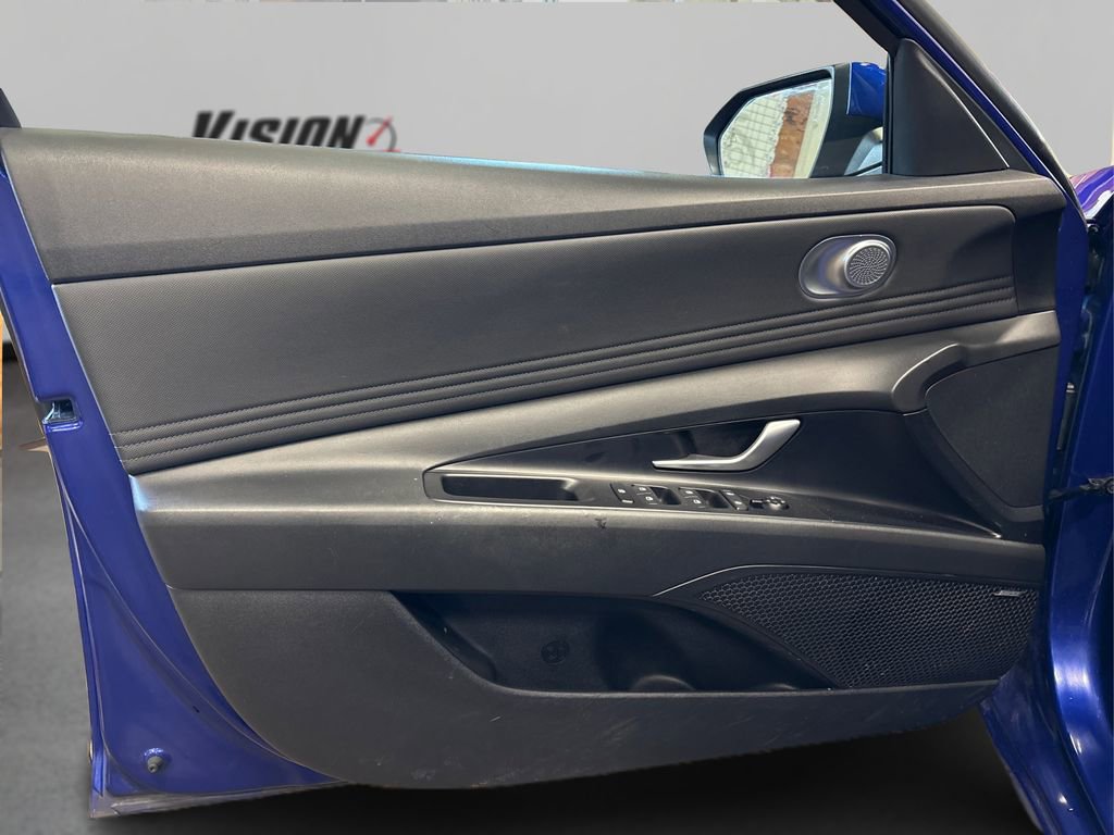 Used 2021 Hyundai Elantra Limited image 21