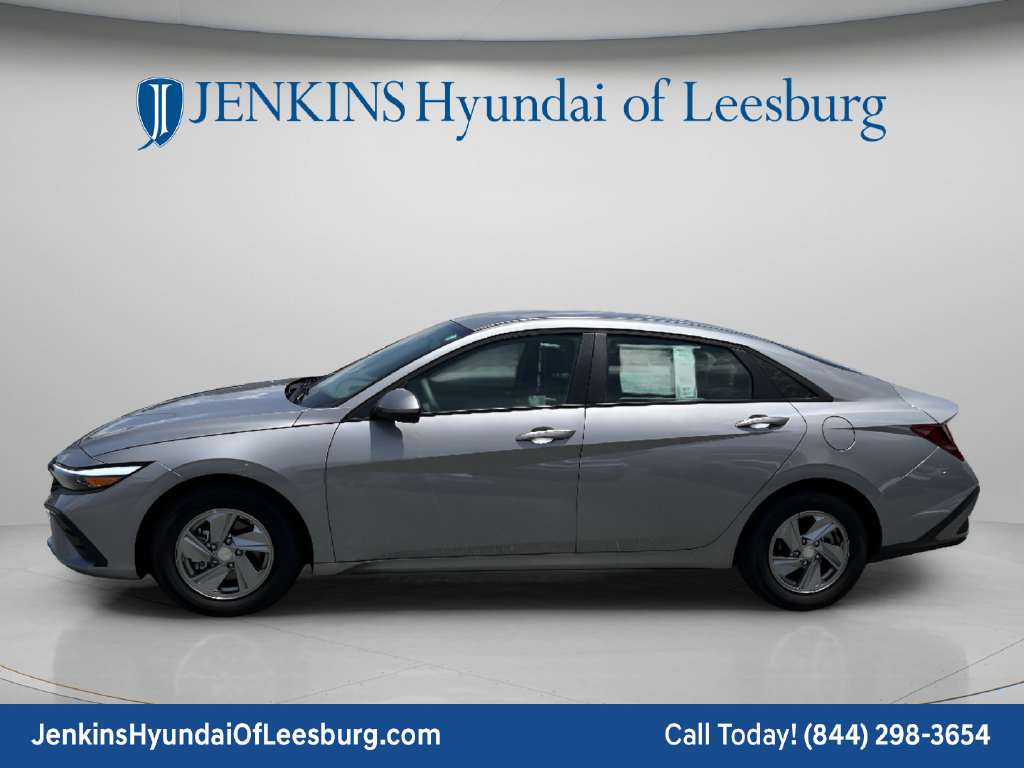 New 2025 Hyundai Elantra SE FWD image 9