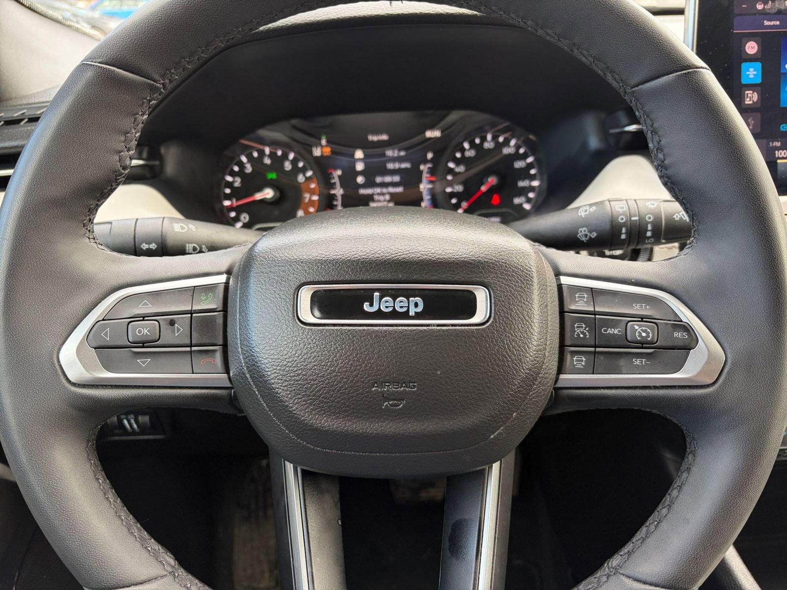 Used 2025 Jeep Compass Limited image 29