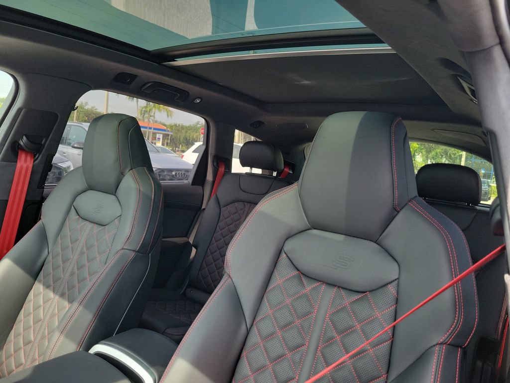 New 2026 Audi SQ7 Prestige AWD/4WD image 15