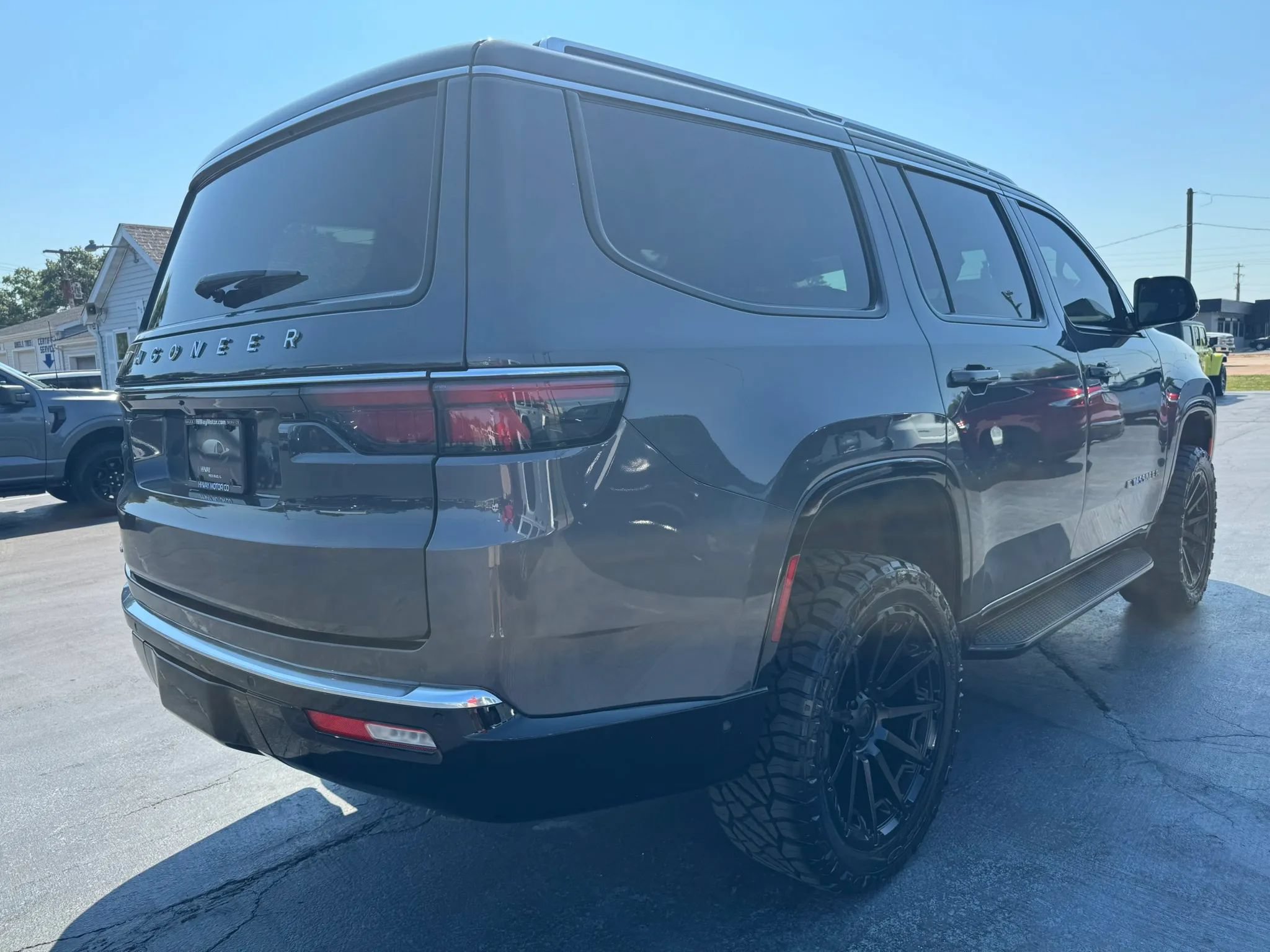 Used 2023 Jeep Wagoneer 4WD w/ Convenience Group I image 3