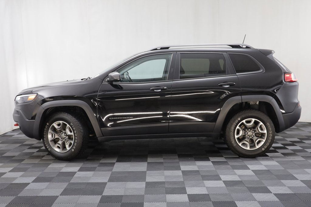 Used 2019 Jeep Cherokee Trailhawk w/ Cold Weather Group image 4