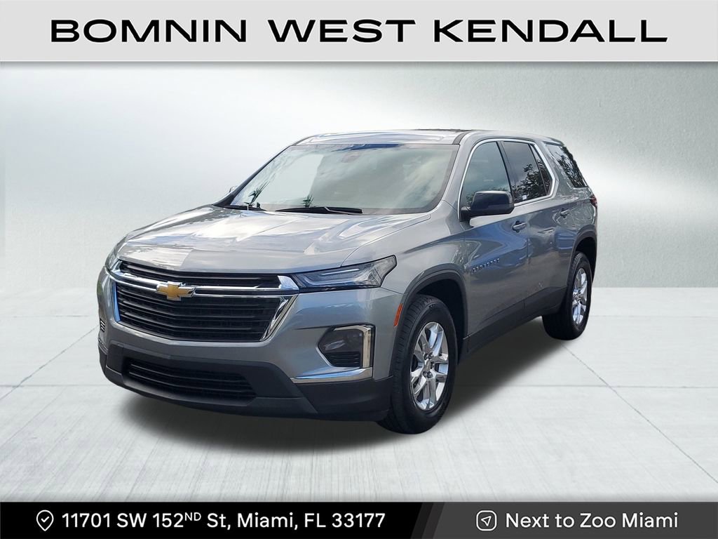 Used 2023 Chevrolet Traverse LS image 3