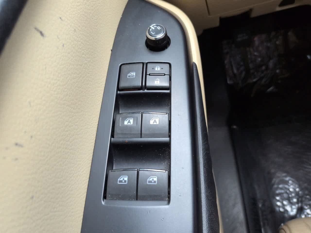 Used 2015 Toyota Highlander XLE FWD image 25