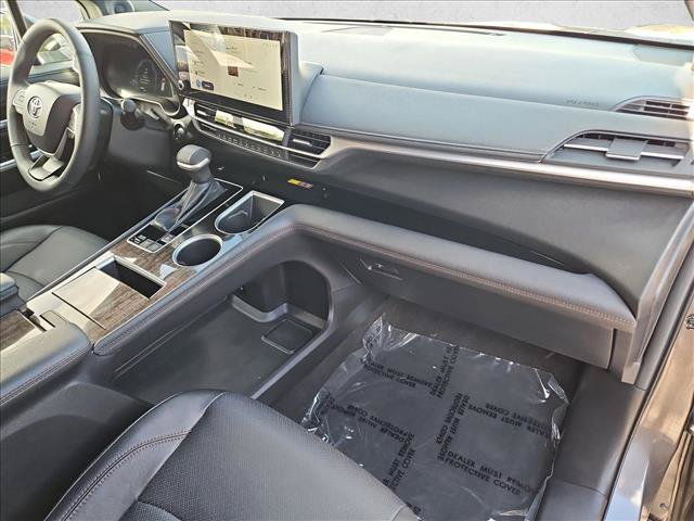Used 2025 Toyota Sienna Limited FWD image 22
