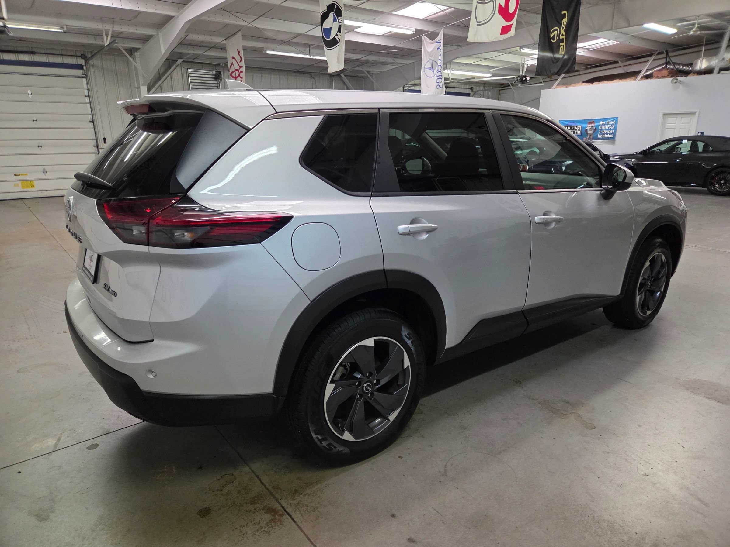 Used 2025 Nissan Rogue SV FWD image 8