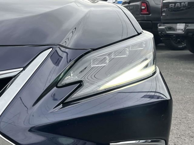 Used 2022 Lexus ES 300h Ultra Luxury w/ Accessory Package 2 image 9