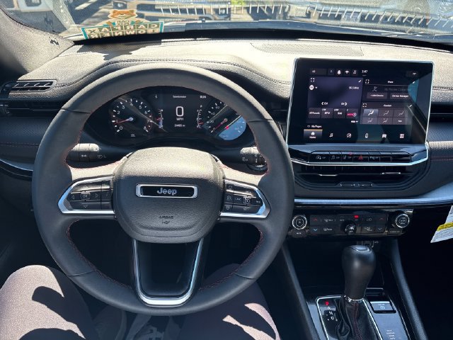 Used 2025 Jeep Compass Trailhawk AWD/4WD image 10