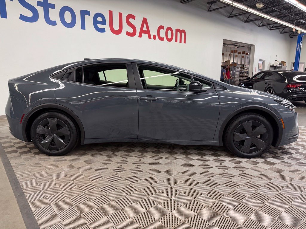 Used 2025 Toyota Prius LE FWD image 8