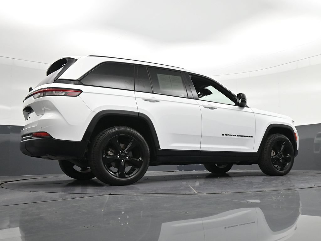 Used 2024 Jeep Grand Cherokee Altitude AWD/4WD image 29